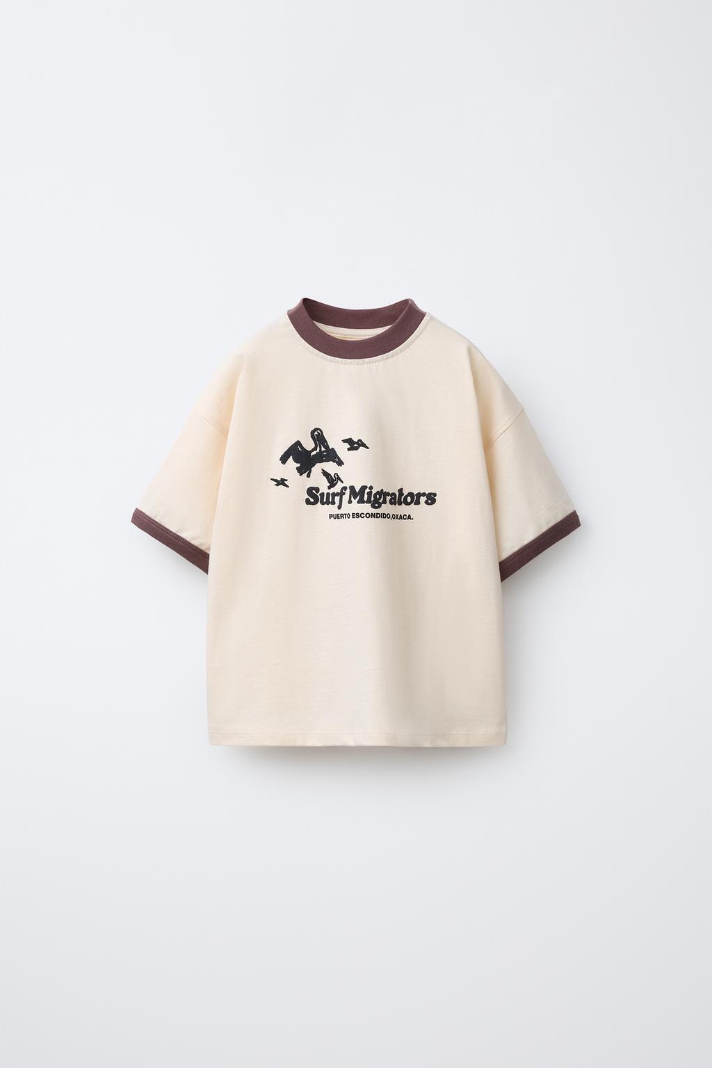 ФУТБОЛКА С КОНТРАСТНЫМ ТЕКСТОВЫМ ПРИНТОМ