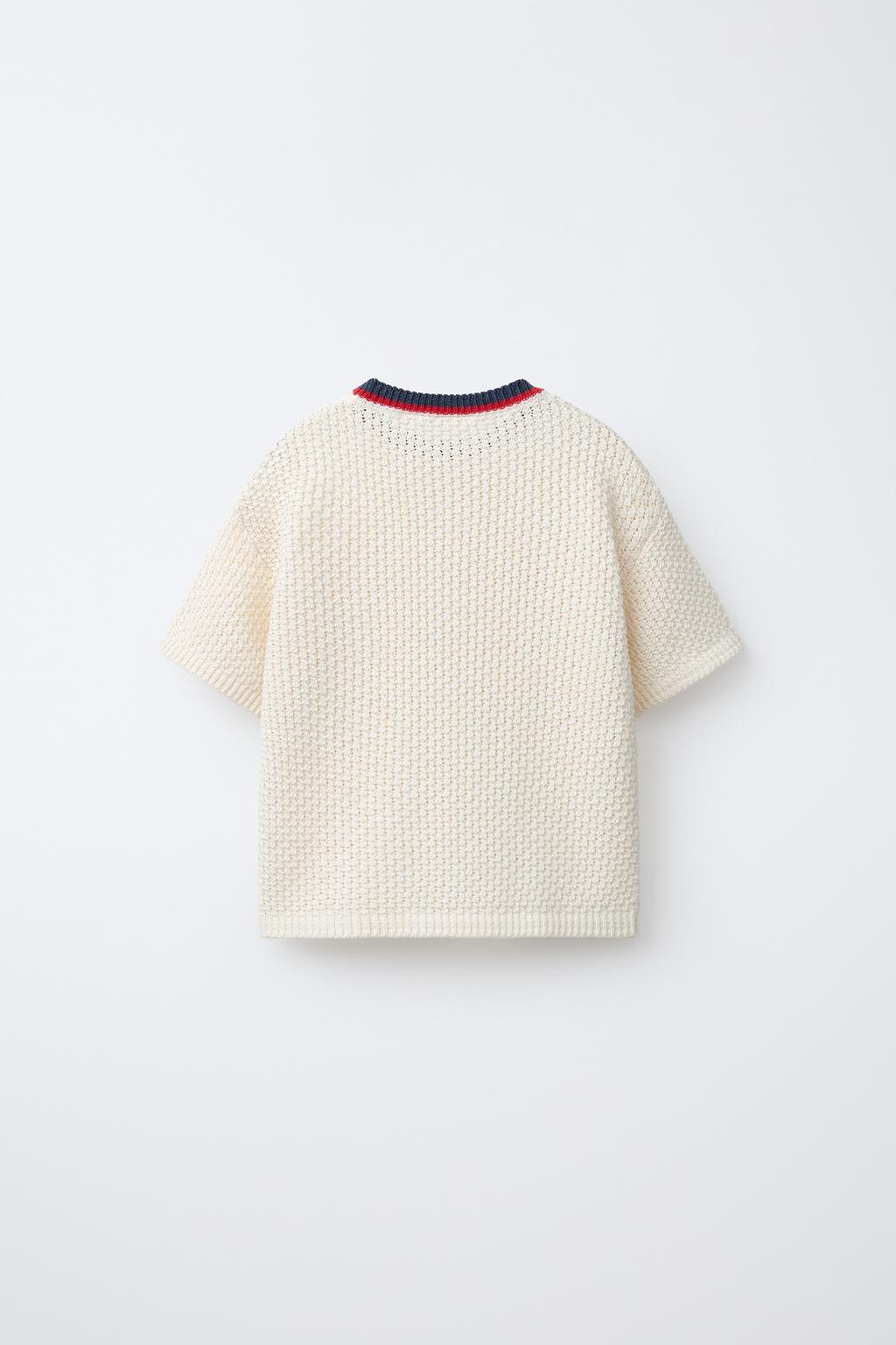 ФУТБОЛКА ИЗ РЕЛЬЕФНОЙ ТКАНИ С КОНТРАСТНЫМ ВОРОТНИКОМ