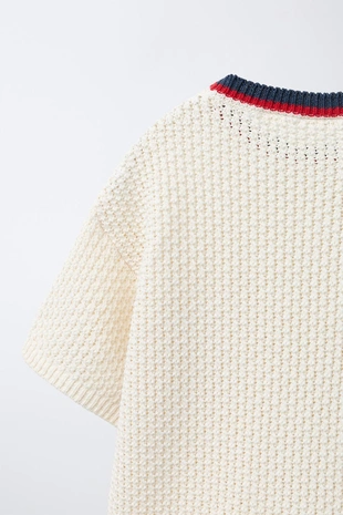 Футболка из рельефной ткани с контрастным воротником- Заказать в России