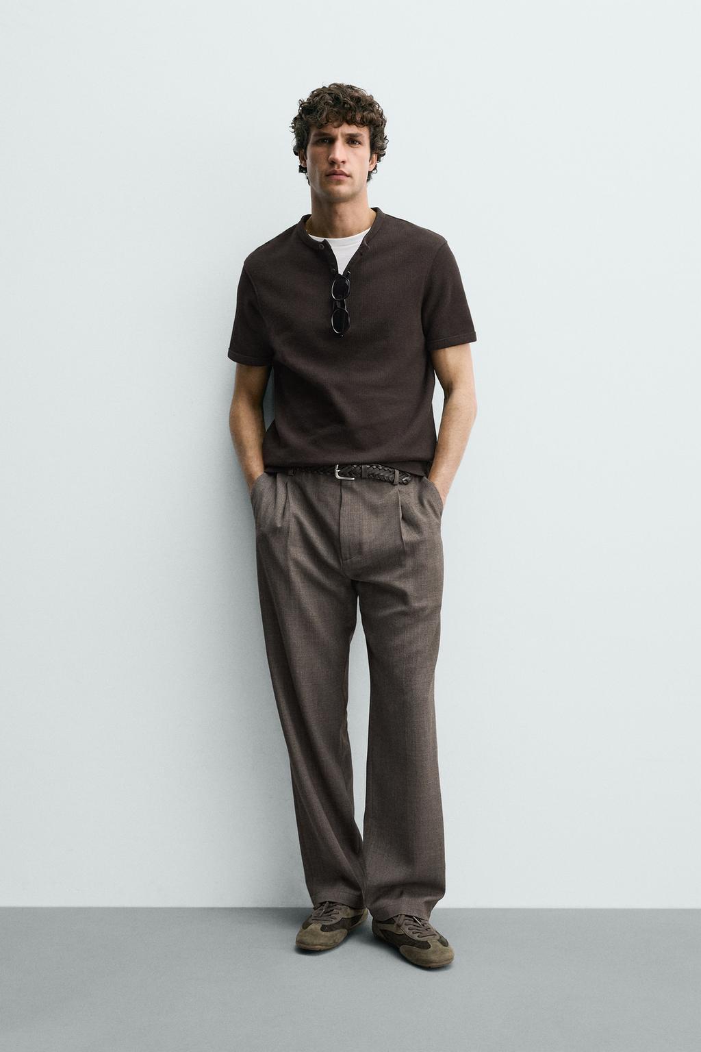 ФУТБОЛКА ИЗ РЕЛЬЕФНОЙ ТКАНИ С ВОРОТНИКОМ НА ПУГОВИЦАХ