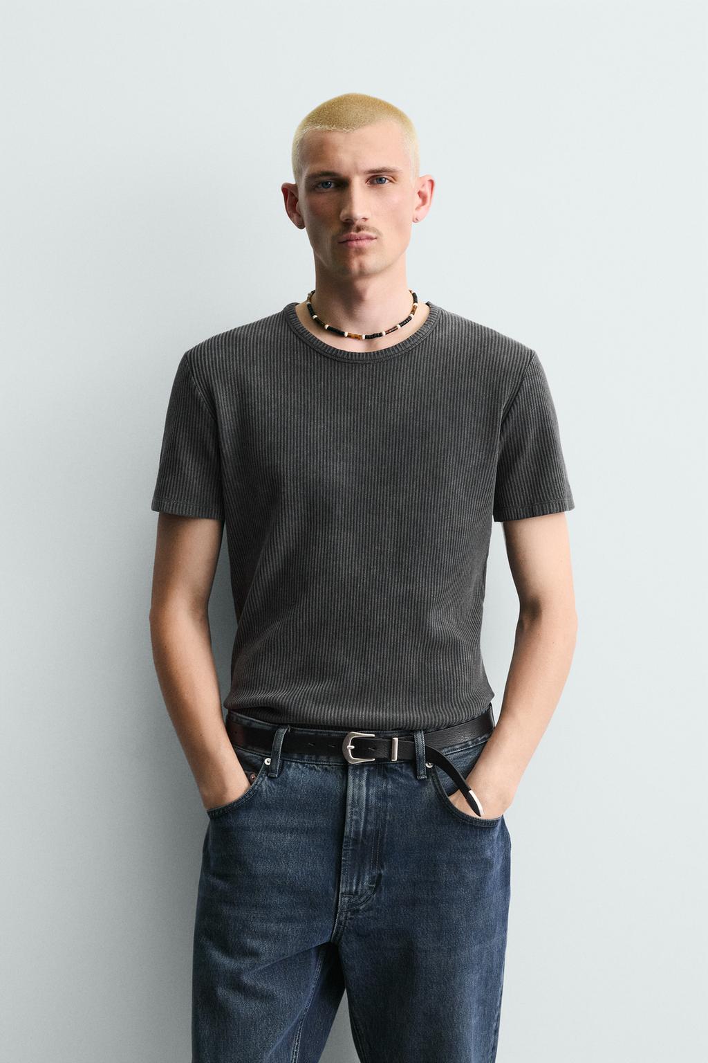 ПРИТАЛЕННАЯ ФУТБОЛКА ИЗ РЕЛЬЕФНОЙ ТКАНИ