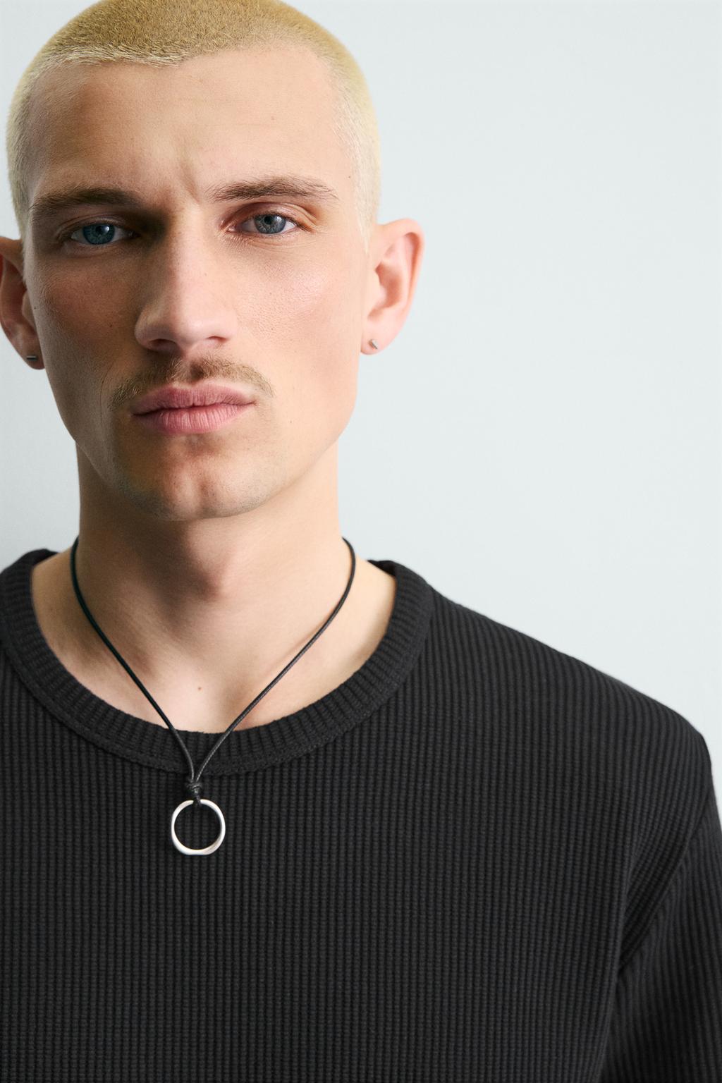 ПРИТАЛЕННАЯ ФУТБОЛКА ИЗ РЕЛЬЕФНОЙ ТКАНИ