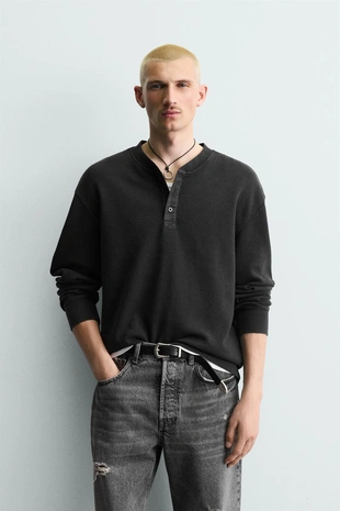 Футбоолка в рубчик с воротником на пуговицах- Заказать в России