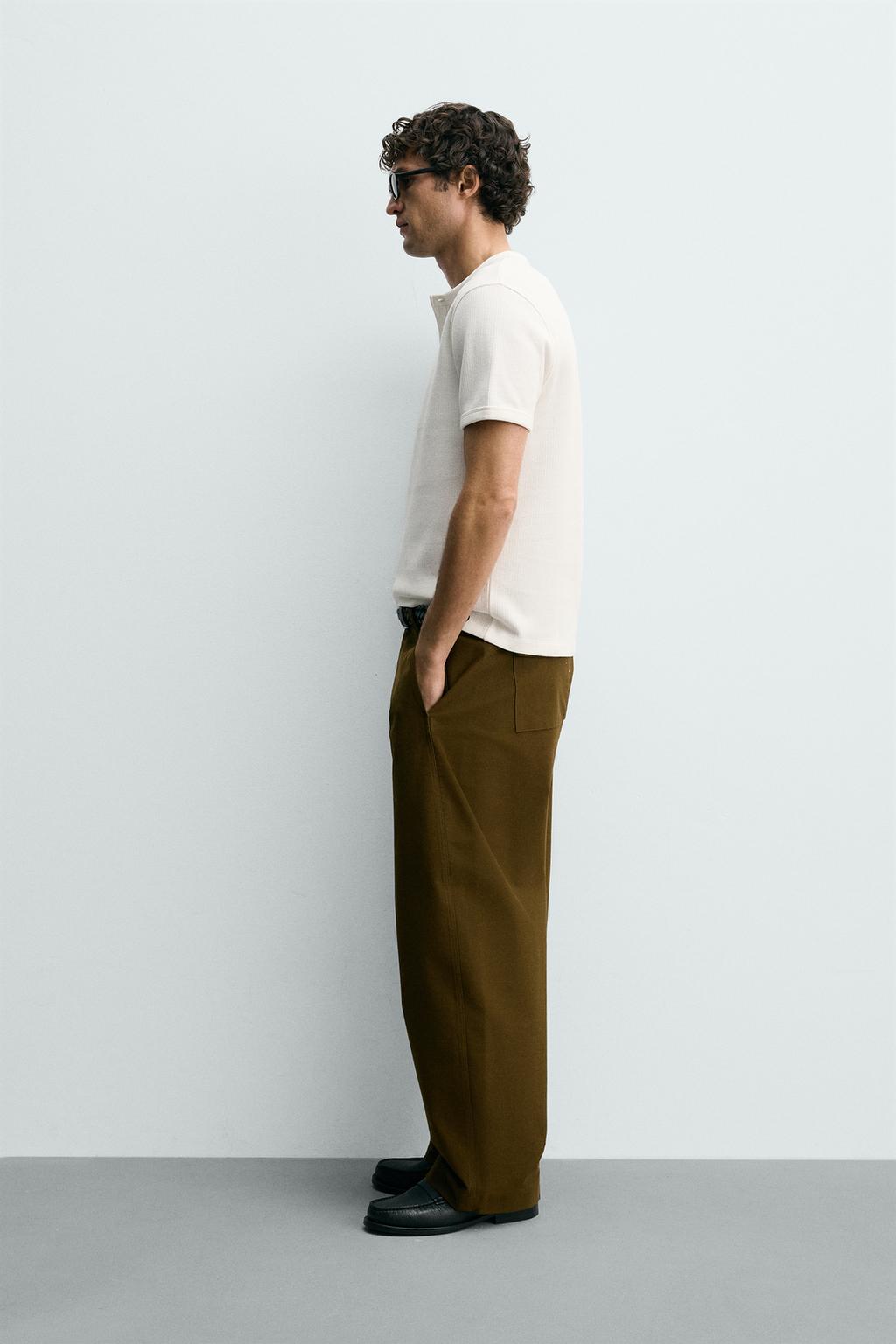 ФУТБОЛКА ИЗ РЕЛЬЕФНОЙ ТКАНИ С ВОРОТНИКОМ НА ПУГОВИЦАХ