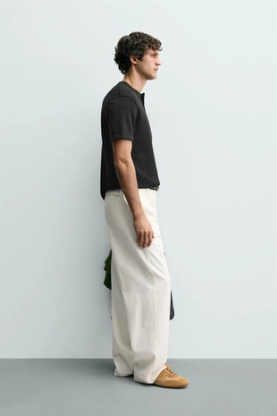 Футболка из рельефной ткани с воротником на пуговицах