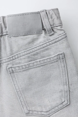 Джинсовые шорты с разрезами