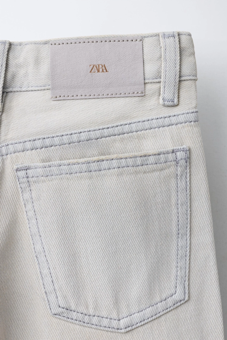 Джинсы с зауженной брючиной и заклепками