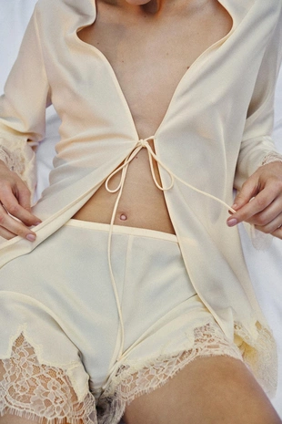 Атласные шорты с кружевом- Заказать в России