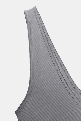 Топ в рубчик с V-образным вырезом