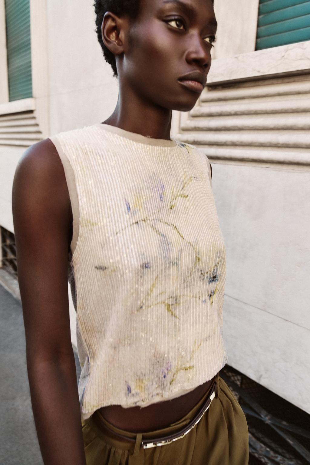 ТРИКОТАЖНЫЙ ТОП С ПАЙЕТКАМИ