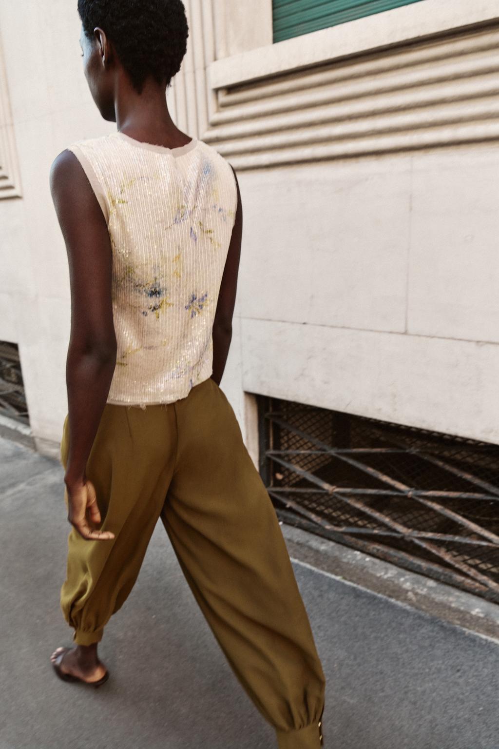 ТРИКОТАЖНЫЙ ТОП С ПАЙЕТКАМИ