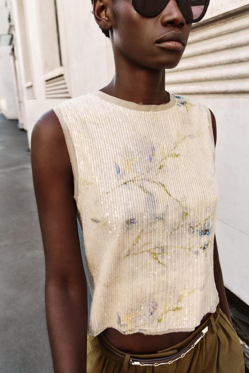 ТРИКОТАЖНЫЙ ТОП С ПАЙЕТКАМИ