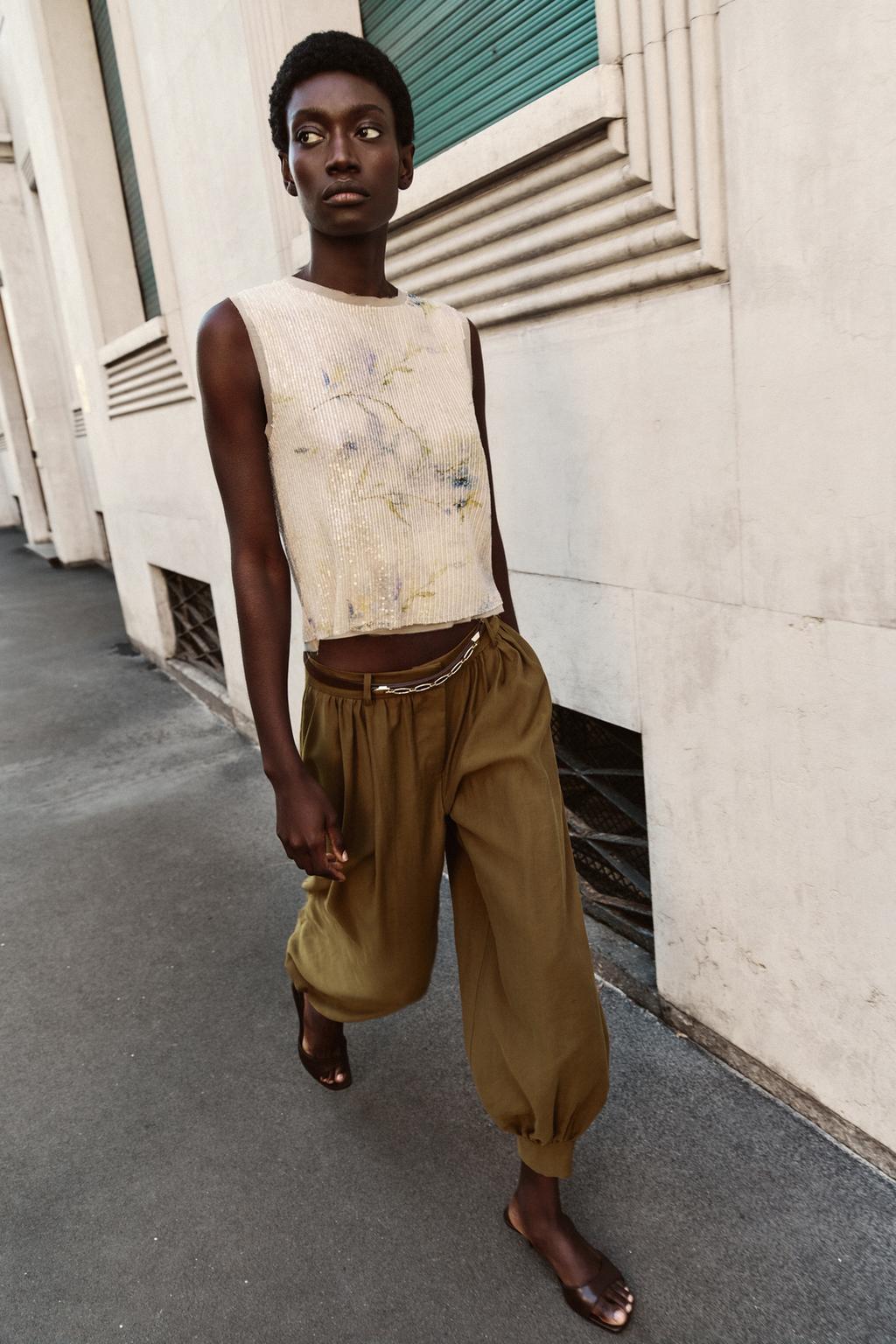 ТРИКОТАЖНЫЙ ТОП С ПАЙЕТКАМИ