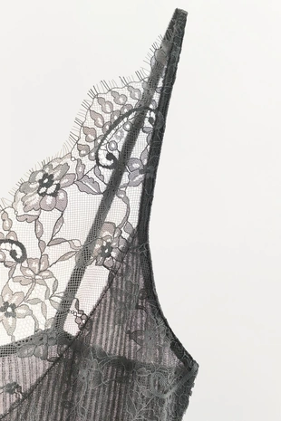 Трикотажный топ с бретелями и кружевом- Заказать в России