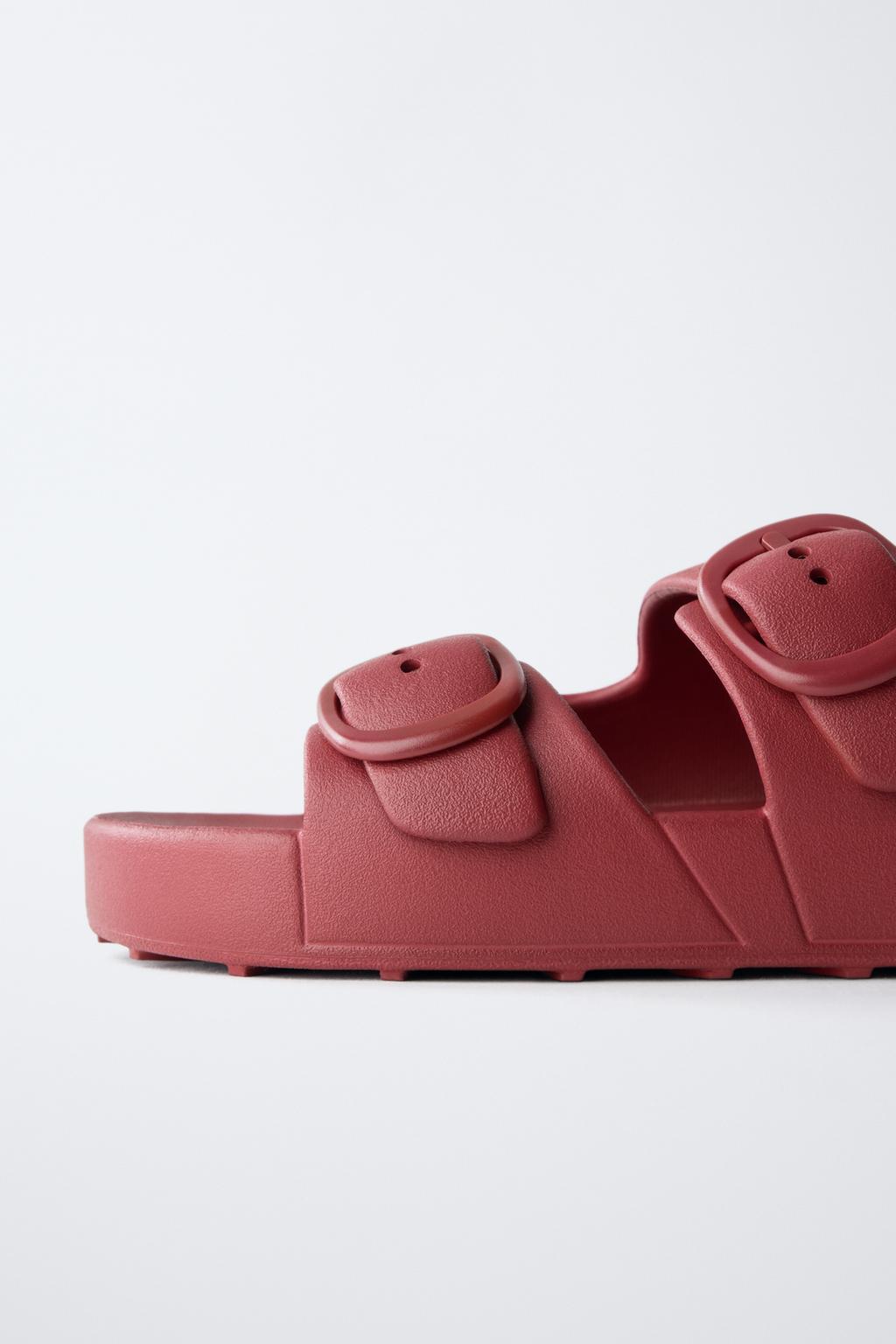 РЕЗИНОВЫЕ САНДАЛИИ С ПРЯЖКАМИ