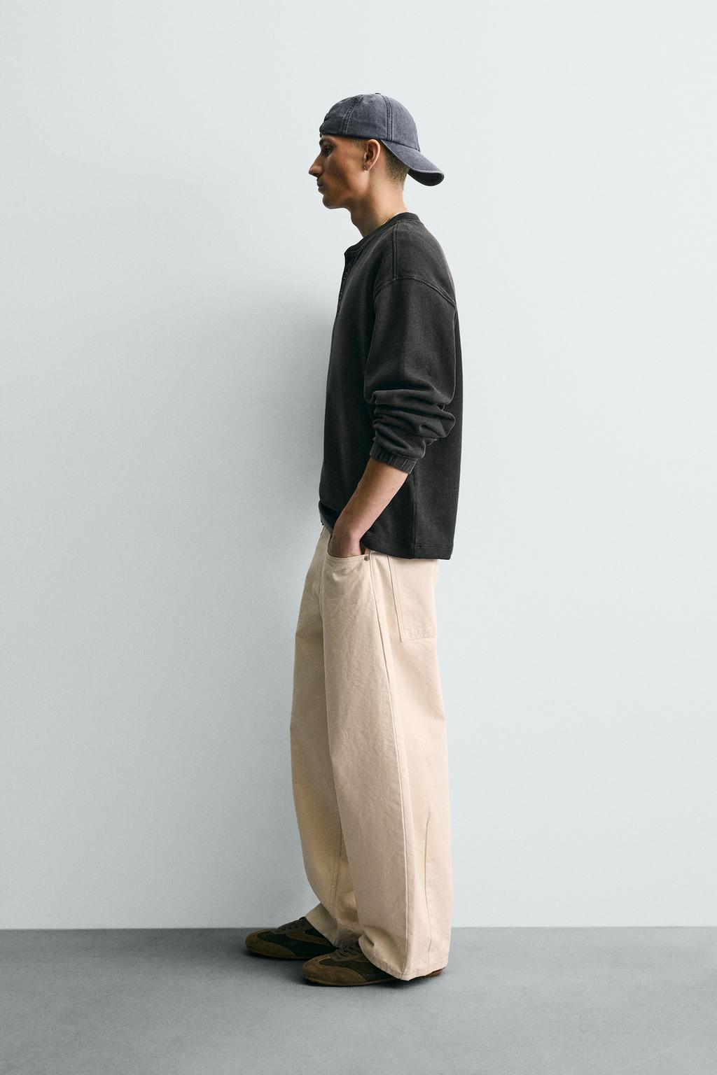 ТОЛСТОВКА С ВЫРЕЗОМ НА ПУГОВИЦАХ