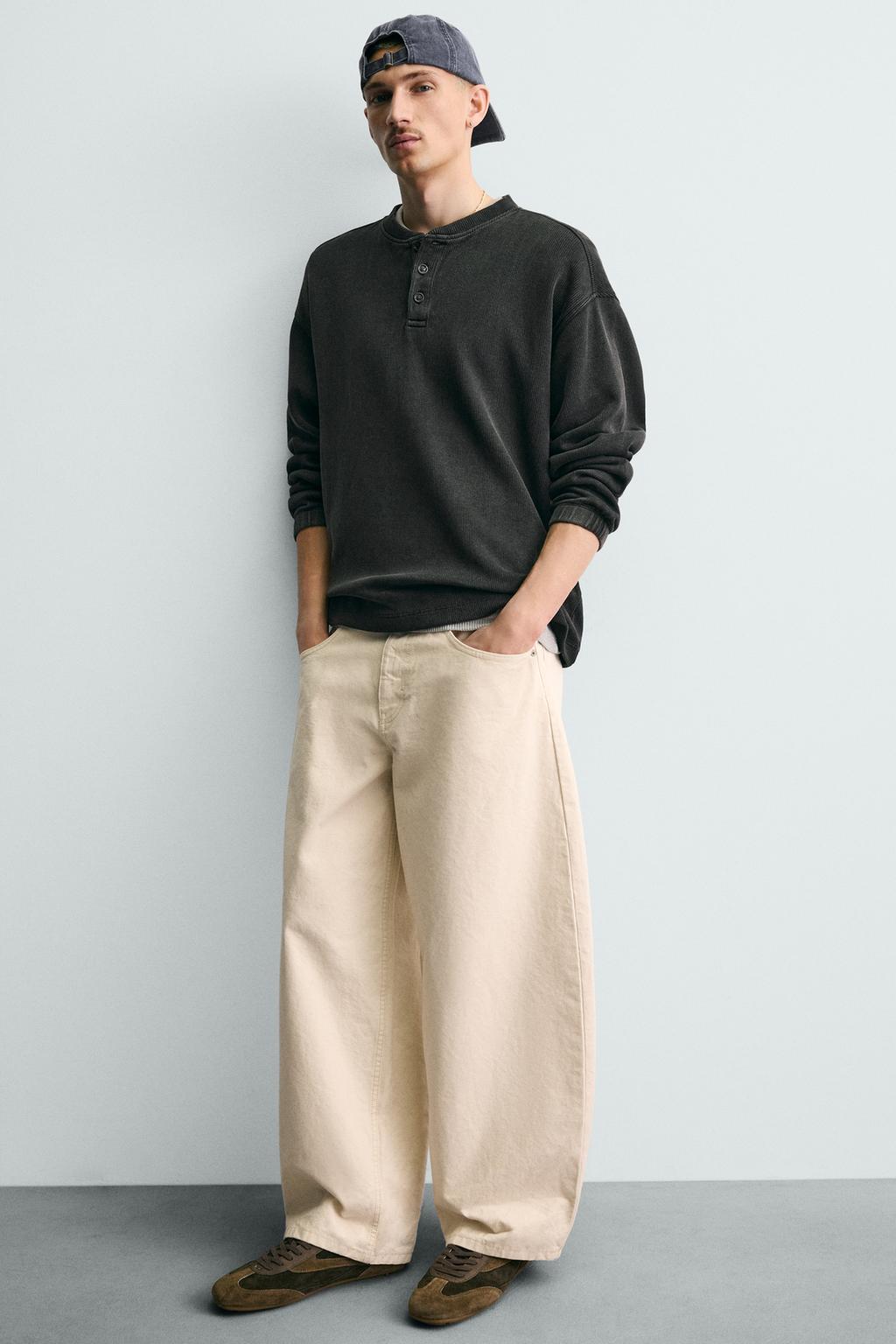 ТОЛСТОВКА С ВЫРЕЗОМ НА ПУГОВИЦАХ