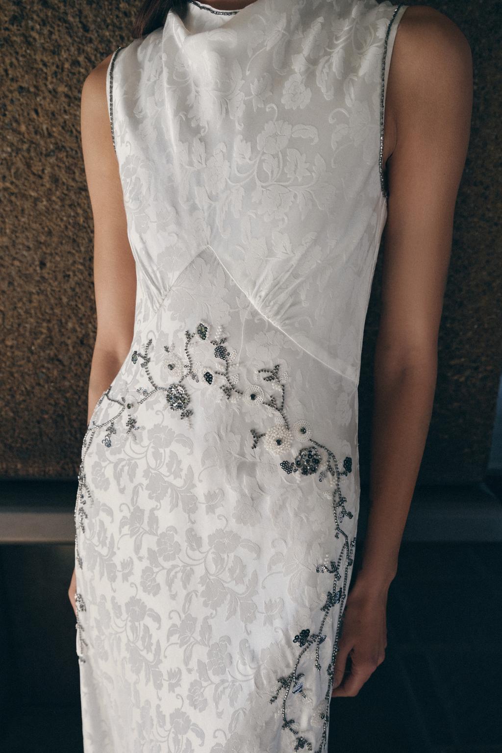 ЖАККАРДОВОЕ ПЛАТЬЕ С БУСИНАМИ И ПАЙЕТКАМИ