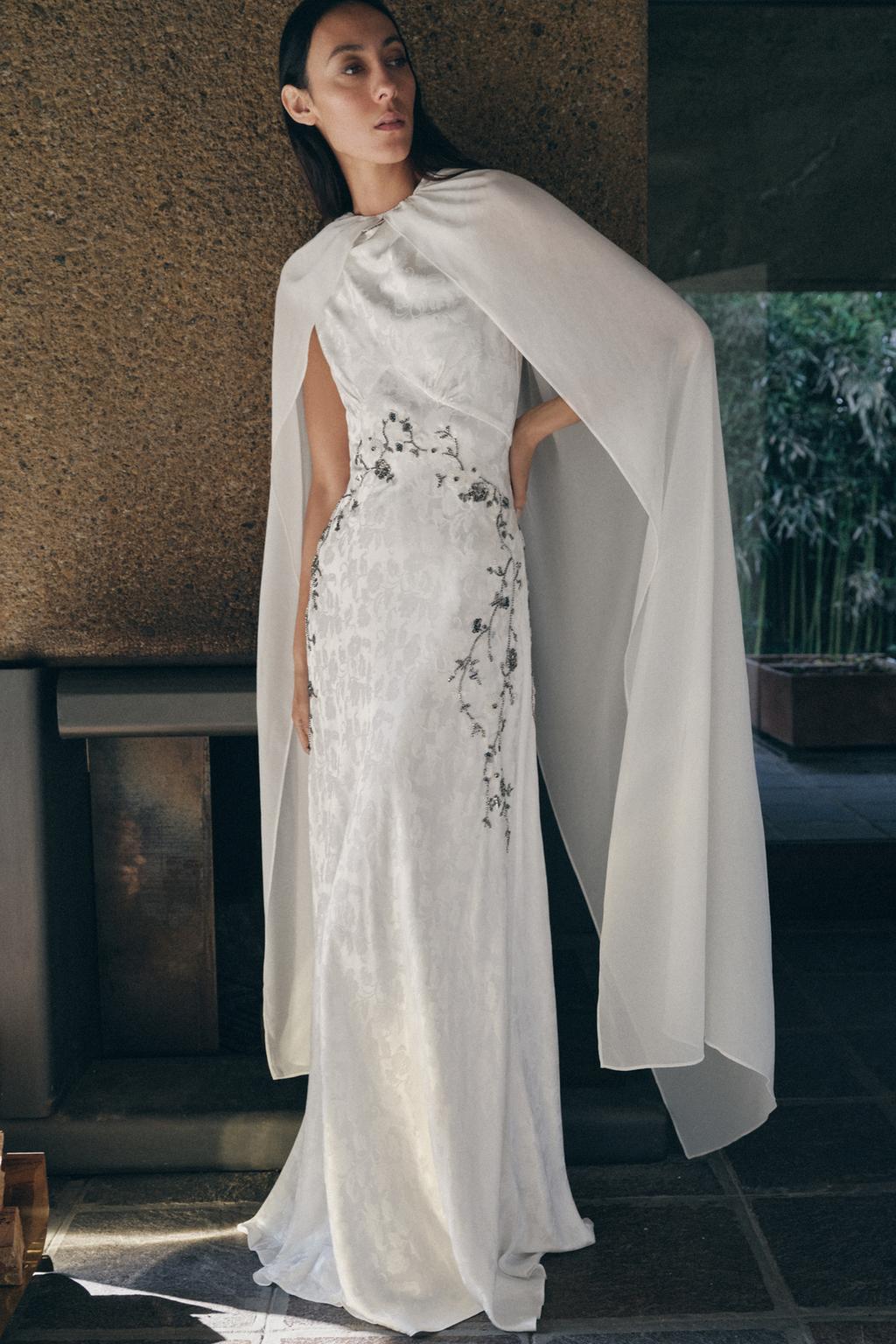 ЖАККАРДОВОЕ ПЛАТЬЕ С БУСИНАМИ И ПАЙЕТКАМИ