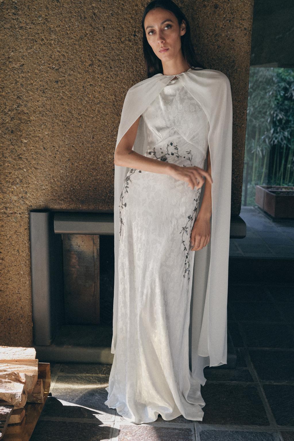 ЖАККАРДОВОЕ ПЛАТЬЕ С БУСИНАМИ И ПАЙЕТКАМИ