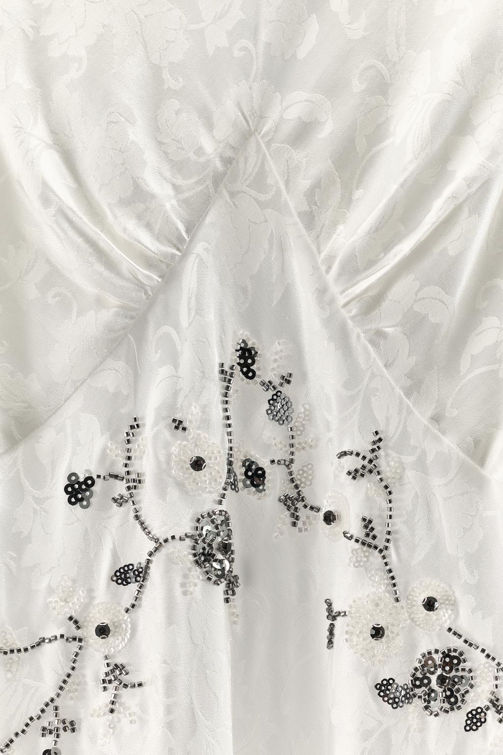 ЖАККАРДОВОЕ ПЛАТЬЕ С БУСИНАМИ И ПАЙЕТКАМИ