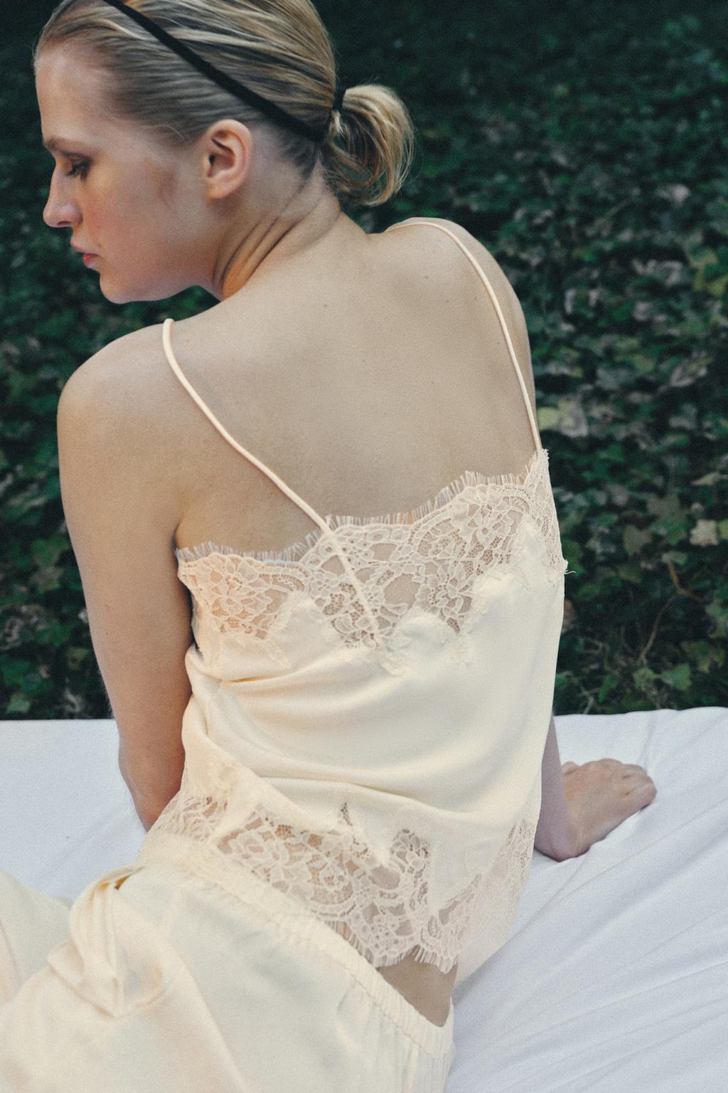 АТЛАСНЫЙ ТОП С КРУЖЕВОМ В БЕЛЬЕВОМ СТИЛЕ