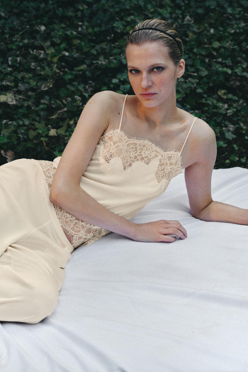 АТЛАСНЫЙ ТОП С КРУЖЕВОМ В БЕЛЬЕВОМ СТИЛЕ