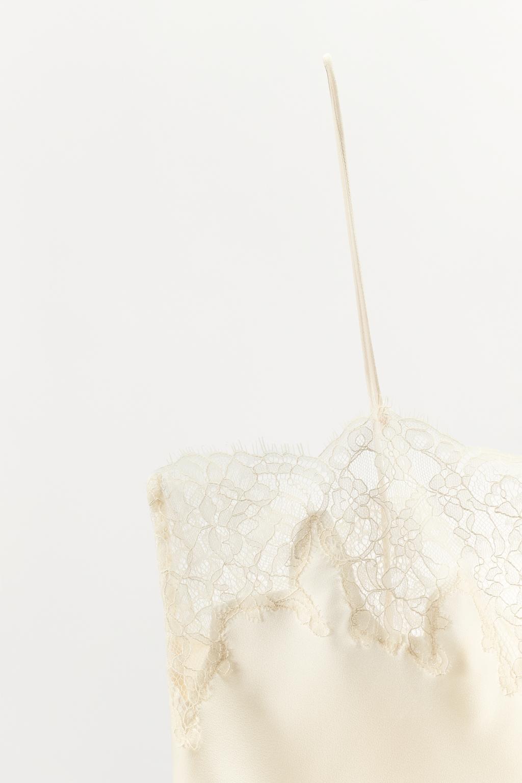 АТЛАСНЫЙ ТОП С КРУЖЕВОМ В БЕЛЬЕВОМ СТИЛЕ