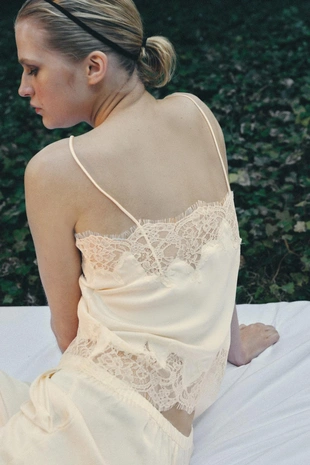 Атласный топ с кружевом в бельевом стиле- Заказать в России