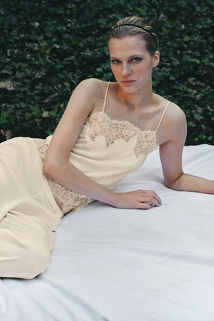 Атласный топ с кружевом в бельевом стиле- Заказать в России