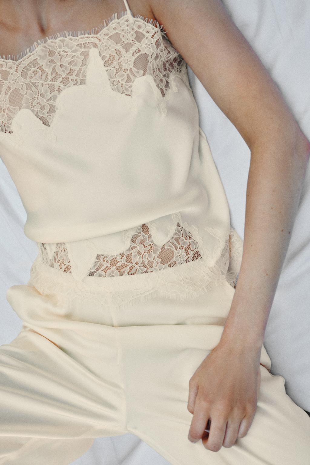 АТЛАСНЫЕ БРЮКИ С КРУЖЕВОМ