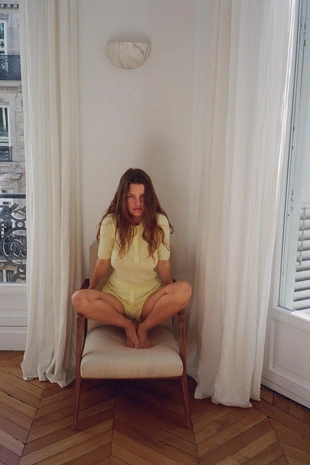 Футболка из хлопковой смеси с пуговицами- Заказать в России