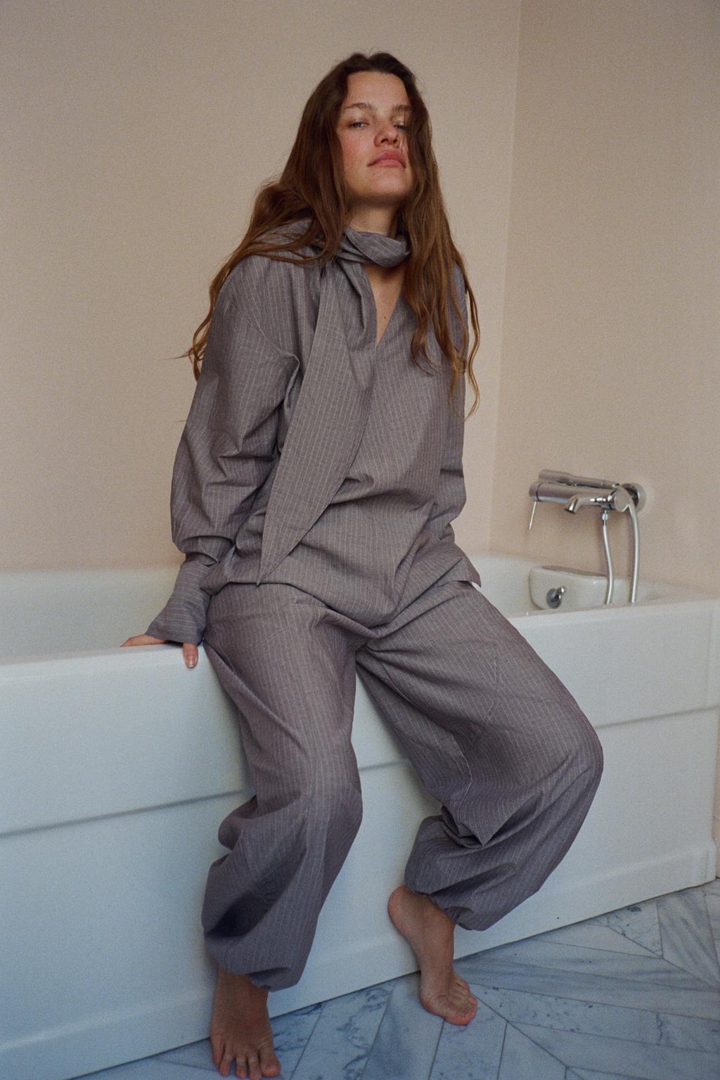 РУБАШКА В ПОЛОСКУ С ЗАВЯЗКАМИ