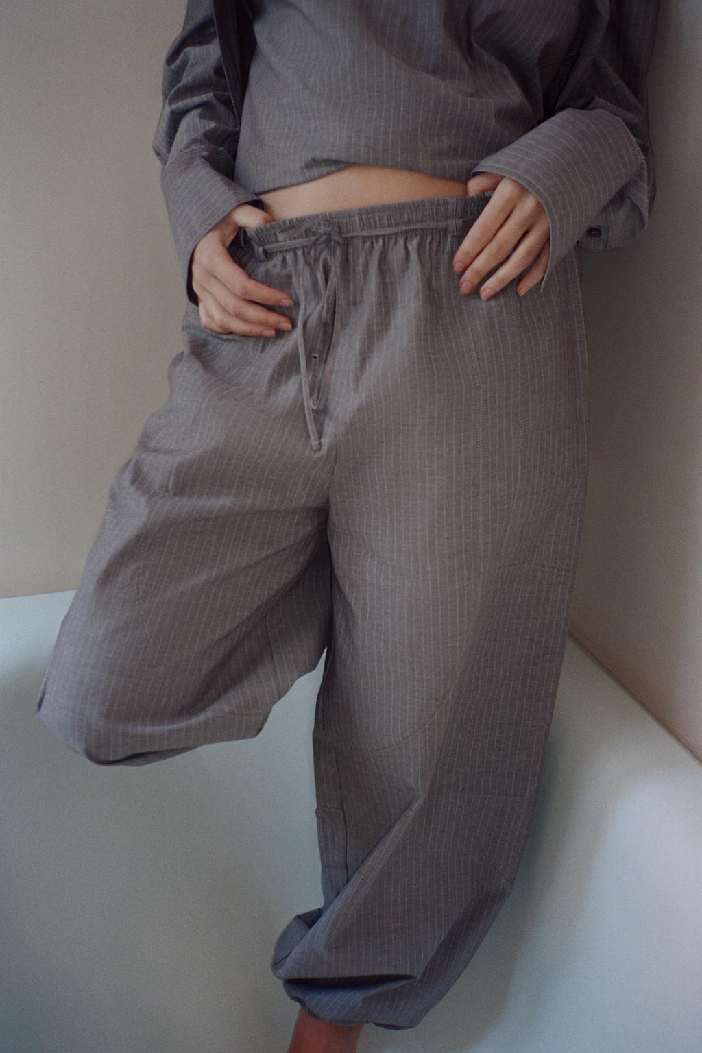 ШИРОКИЕ БРЮКИ В ПОЛОСКУ С ПОЯСОМ