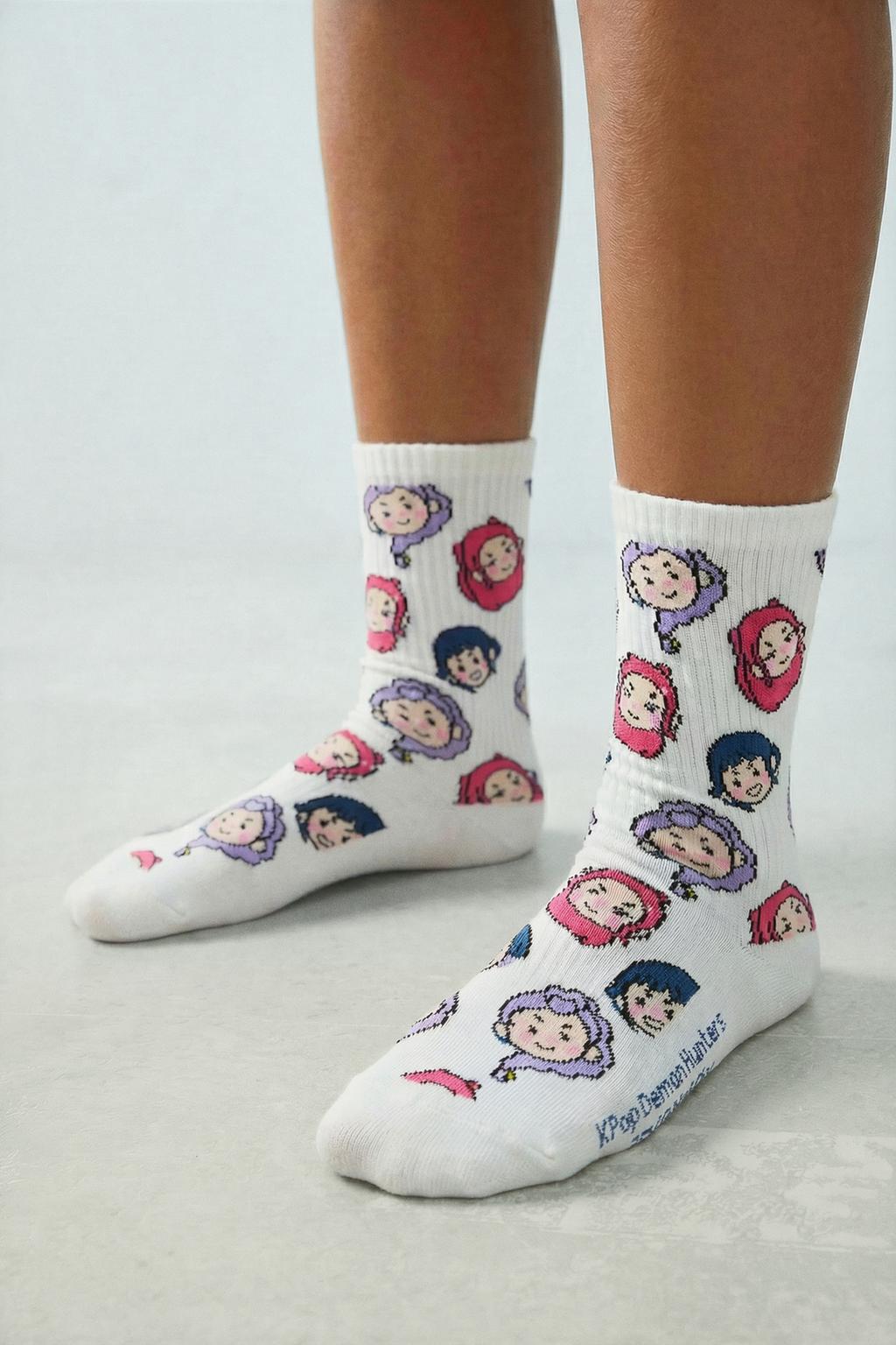 Набор из 2 пар носков zara средней посадки с принтом kpop demon hunters™ netflix ©