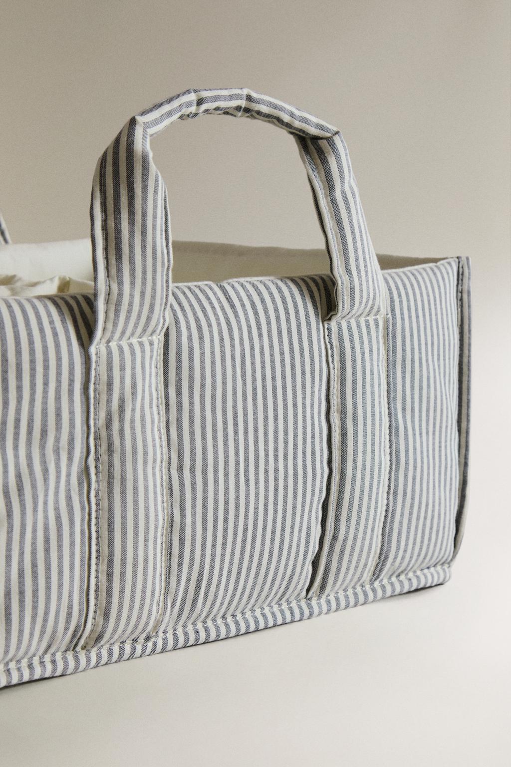 Органайзер для детской одежды в полоску с ручкой