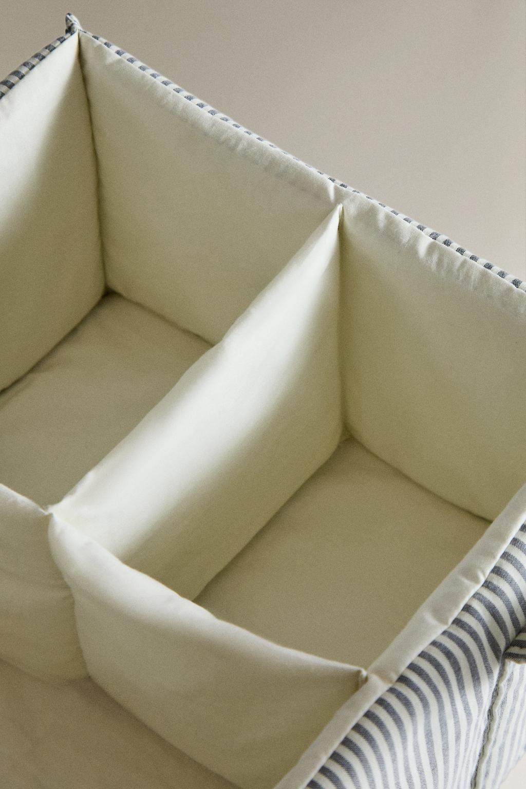 Органайзер для детской одежды в полоску с ручкой