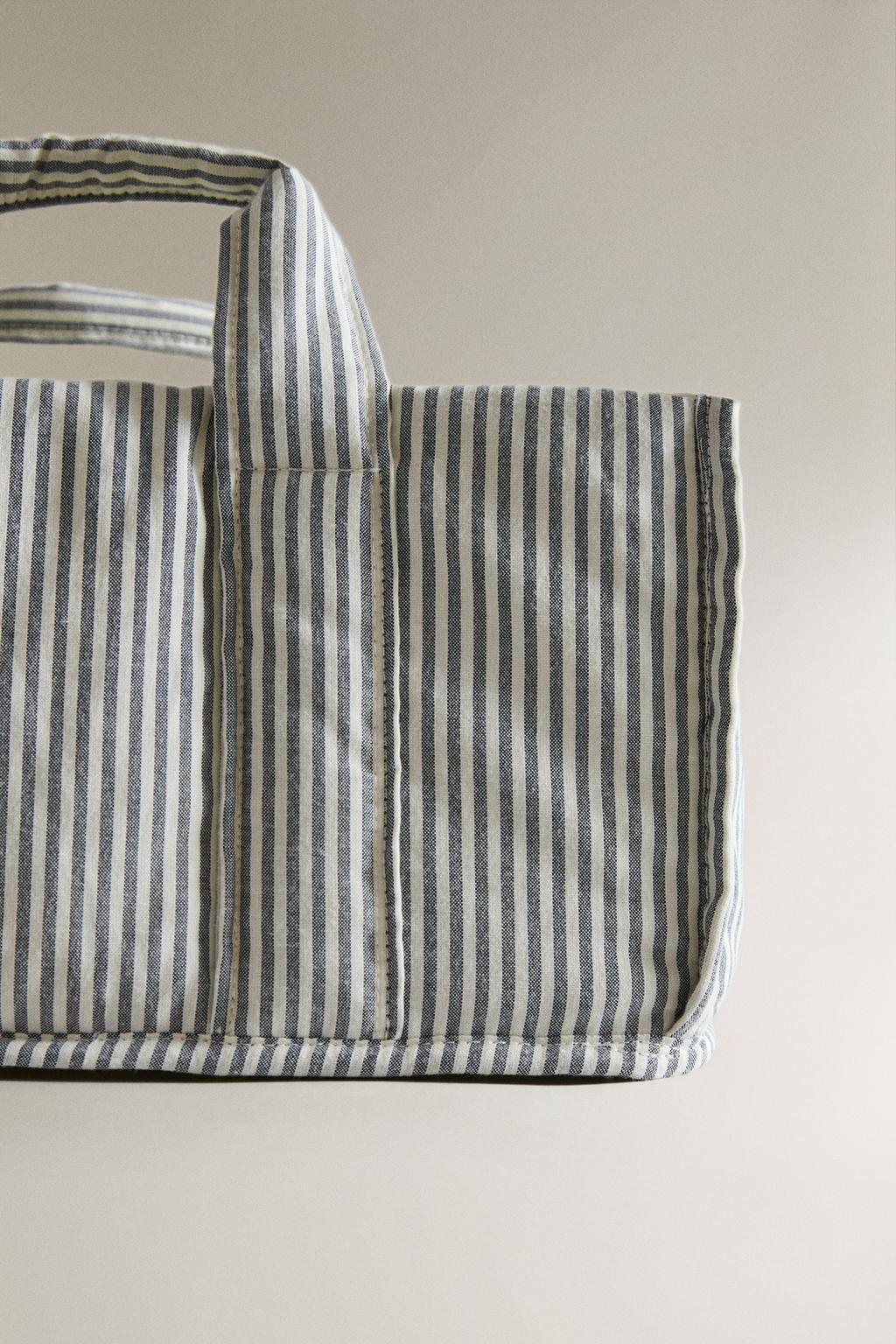 Органайзер для детской одежды в полоску с ручкой