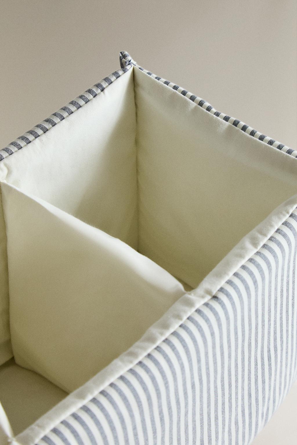 Органайзер для детской одежды в полоску