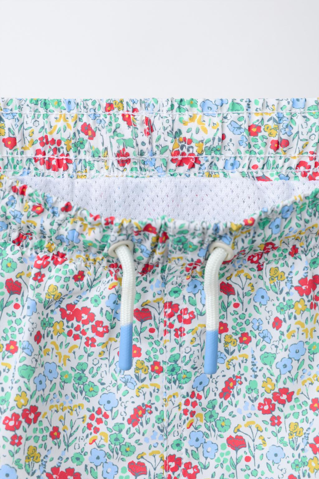 ПЛАВКИ-БЕРМУДЫ С ЦВЕТОЧНЫМ ПРИНТОМ (6–14 ЛЕТ)