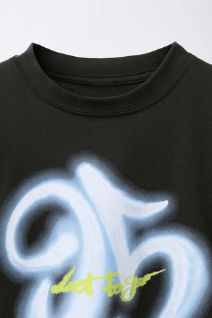 Футболка с неоновой надписью