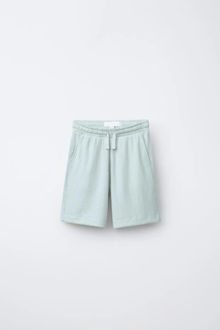 Комплект из футболки поло и шортов-бермуд из рельефной ткани- Заказать в России