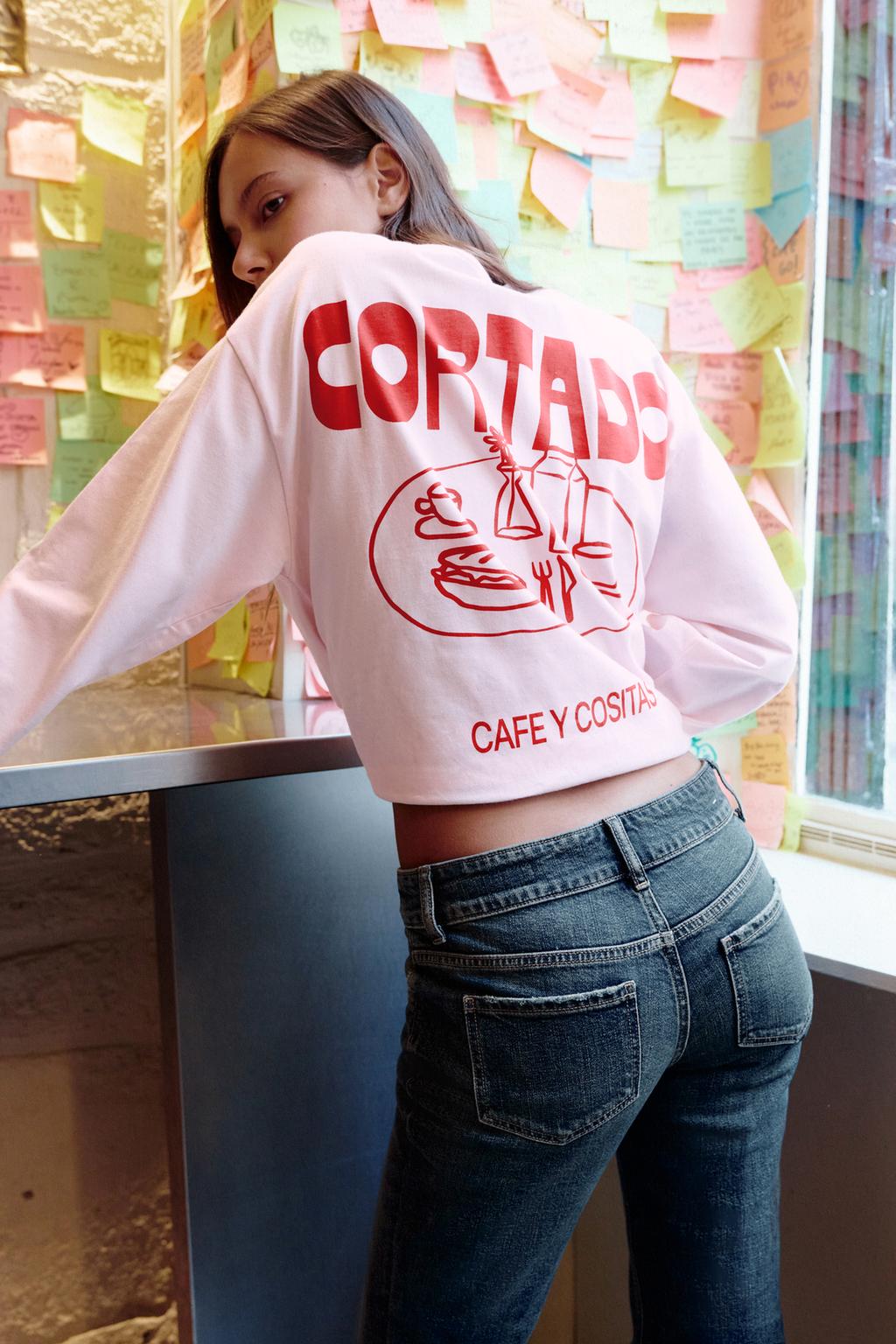 ФУТБОЛКА С КОНТРАСТНЫМ ПРИНТОМ