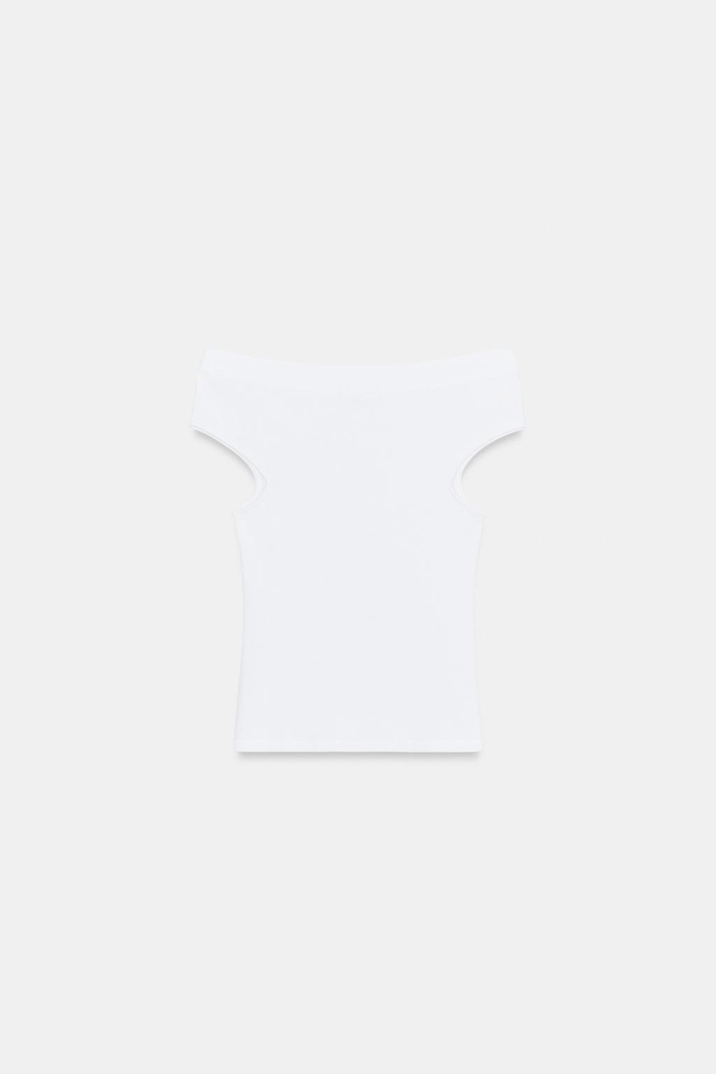 ФУТБОЛКА С ВЫРЕЗОМ «ЛОДОЧКА»