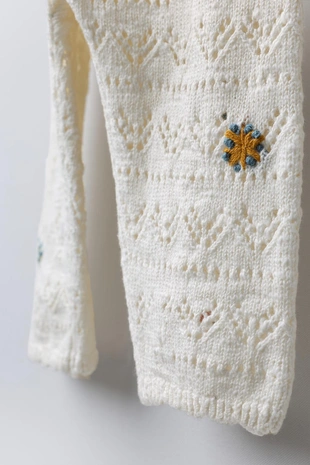 Трикотажный комбинезон с вышитыми цветами- Заказать в России