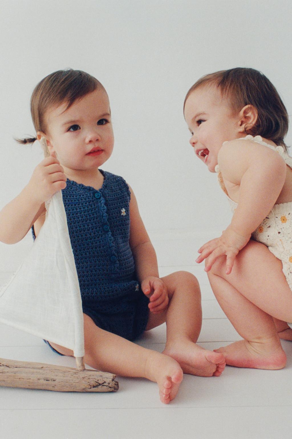 КОМБИНЕЗОН РОМАШКИ КРЮЧКОМ ГЛАДКИЙ