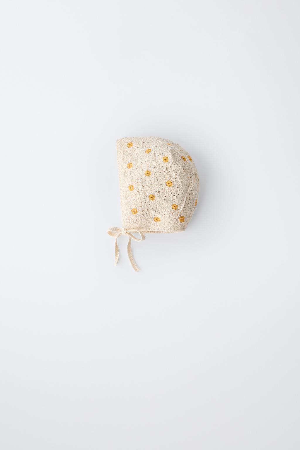 ЧЕПЧИК С МАРГАРИТКАМИ КРЮЧКОМ