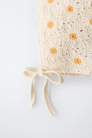 Чепчик с маргаритками крючком- Заказать в России