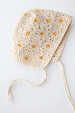 Чепчик с маргаритками крючком- Заказать в России