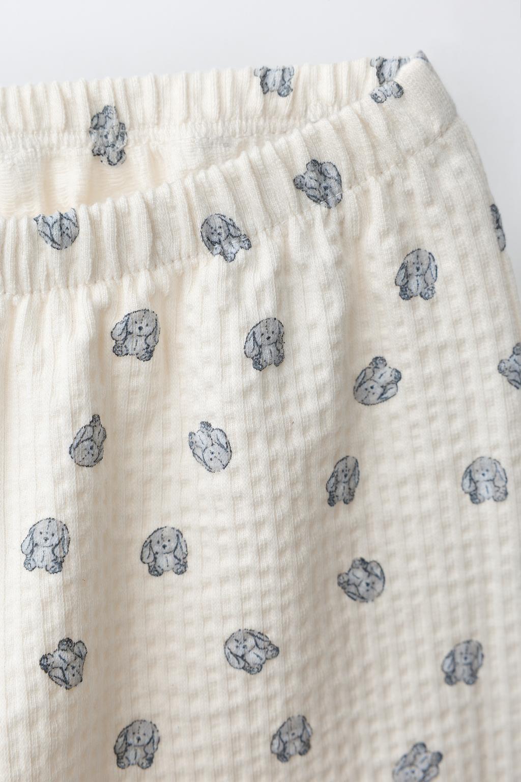 БРЮКИ ИЗ РЕЛЬЕФНОЙ ТКАНИ С ПРИНТОМ «КРОЛИКИ»